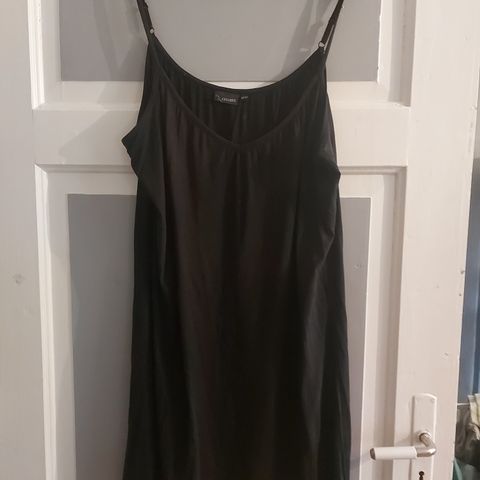Enkel stretchy kjole fra Cellbees i 50/52