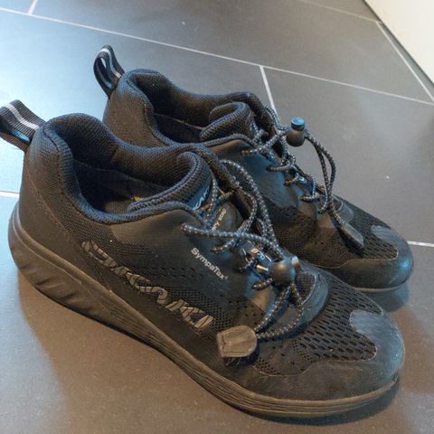 Okaki sympatex/goretex str 39, lite brukt