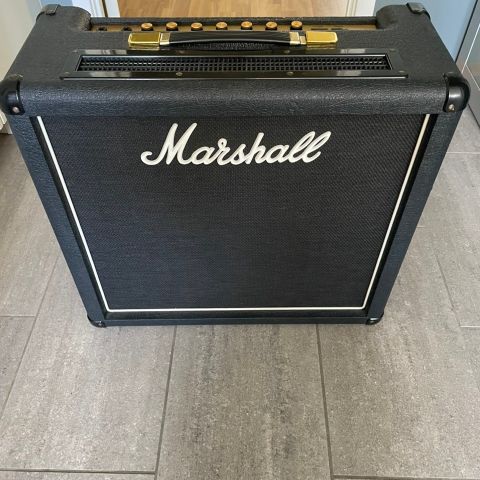 Marshall Super Lead 100  fra 1979 i combo  versjon .( strøken)