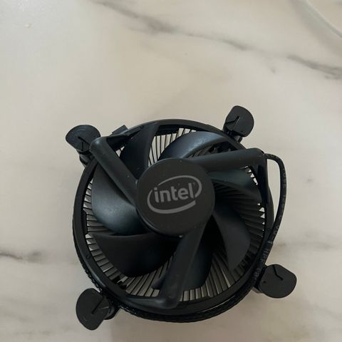 Helt ny intel stock cpu kjøler, har mange