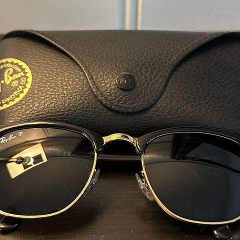 Strøkne polarisert RayBan Clubmaster RB3016