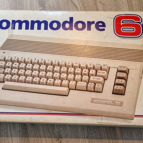 Commodore 64 med diskettstasjon