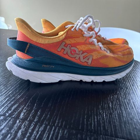 Hoka M Mach Supersonic, str 42