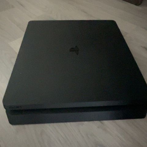 Playstation 4 slim