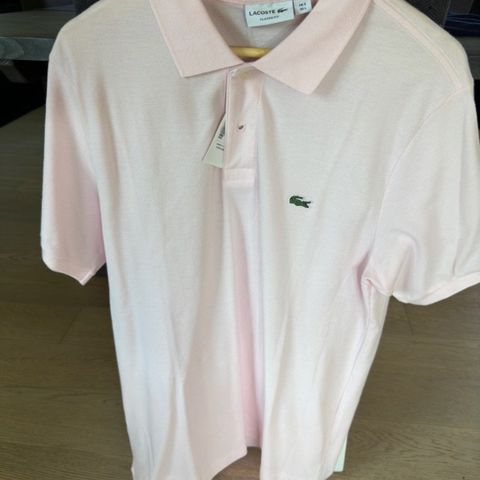 Ny rosa Lacoste skjorte! Ny pris 1299,- selges for 650!