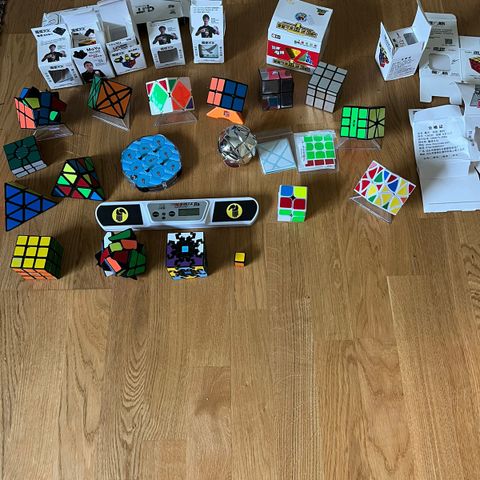 Rubiks kube samling med mer
