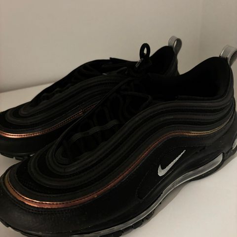 Lite brukt Nike Air Max 97  størrelse 42 til salgs.