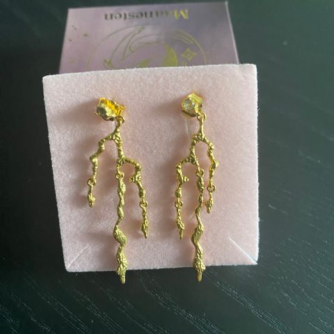 Maanesten earrings