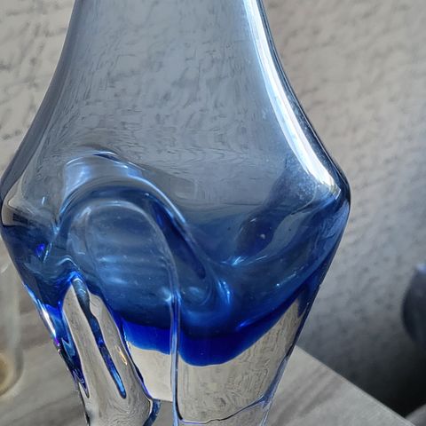 Retro vintage blå og klart glass vase