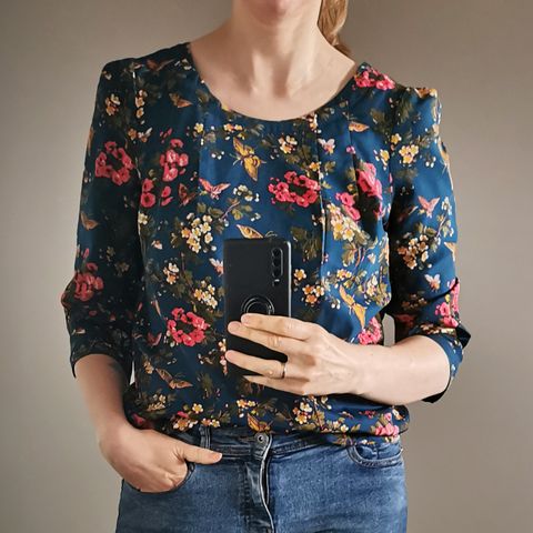 Blomstrete bluse fra Oasis