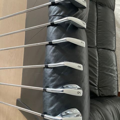 Unique mixed Titleist golf set of AP3 718 and AP2 718 irons, with regular shafts