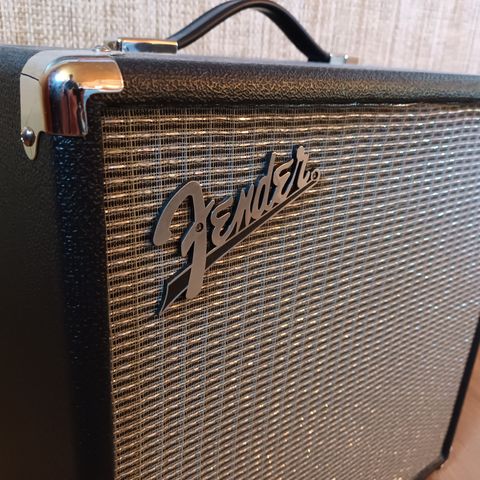 Fender Rumble 40 (Ny Pris)