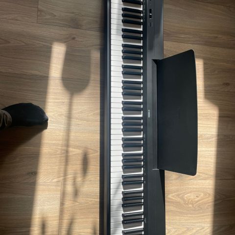 Yamaha P-145B keyboard/Diditalt Piano