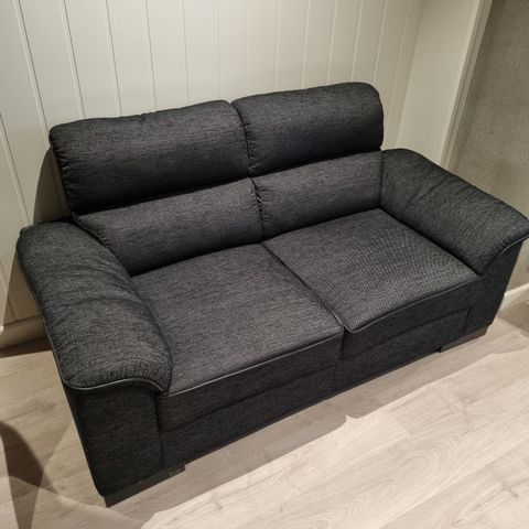 Sofa og stol.