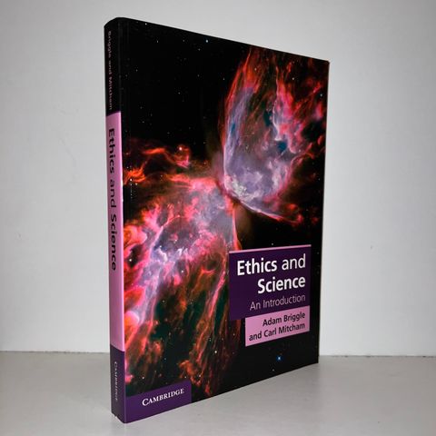 Ethics and Science. An Introduction - Adam Briggle & Carl Mitcham. 2014