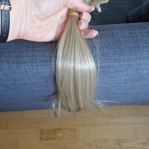 Clip- on hair extension