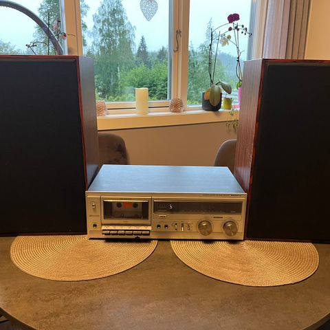 Vintage «Sanyo» kassettspiller 70-talls m/høyttalere