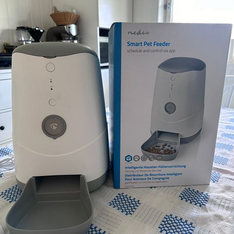 Nedis Smart Pet Feeder