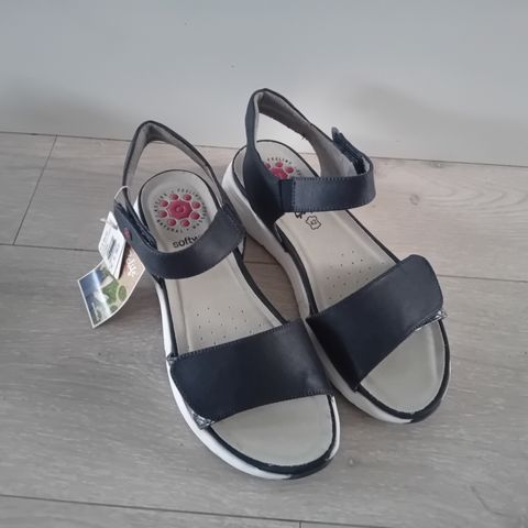 NYE Softwalk sandaler med myk fotseng Str 38 ♡