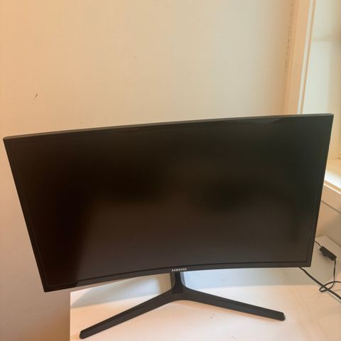 Samsung PC skjerm 24 Led monitor og 27 led curved