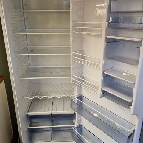 Gram kjøleskap med mange smarte løsninger