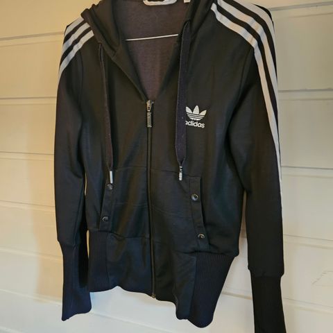 Adidas jakke m/hette