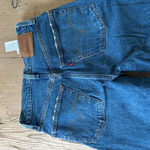 Levis 501, str. 24/28