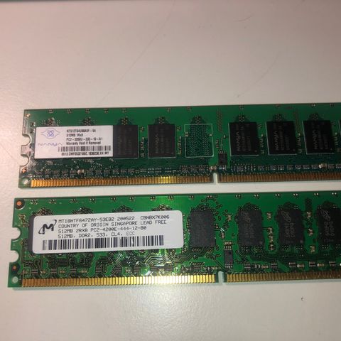 2 x 512 MB minnebrikker. Nanya og MT. Begge PC2. Vintage vintage.