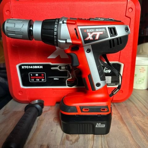 BLACK & DECKER XT