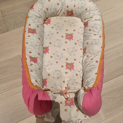 Hjemmelaget babynest med uttakbar madrass