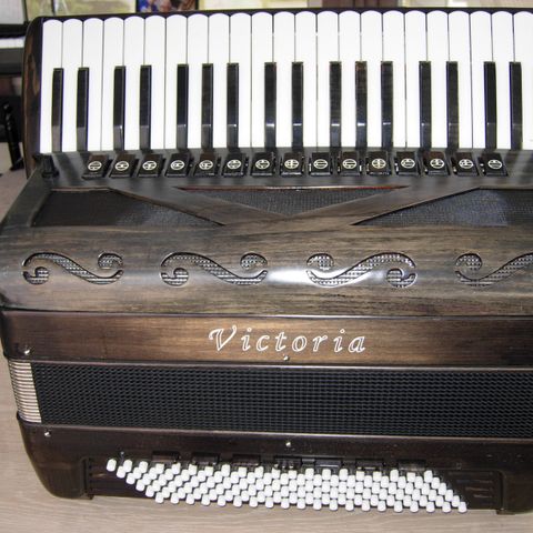 Victoria piano-trekkspill.