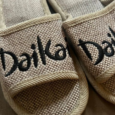 Daikai asiatiske spa-slippers 39/40