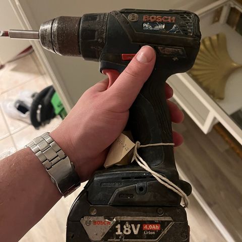 Bosch Professionell Batteridrevet drill med 4.0amp batteri