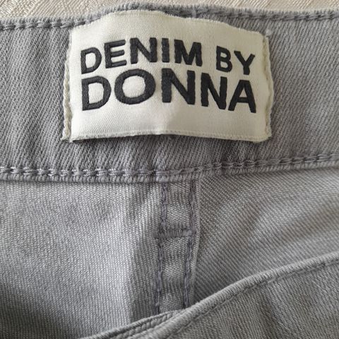 Demin by Donna bukse selges. Str. W34/L32 selges.