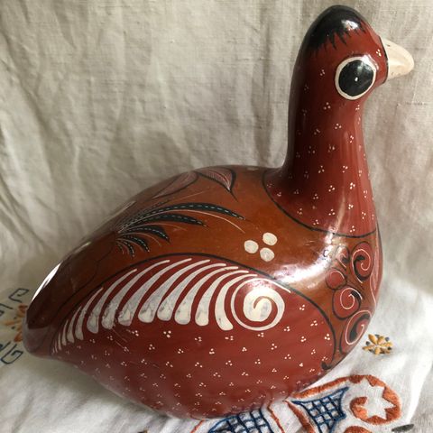 Malt stor  fugl i keramikk