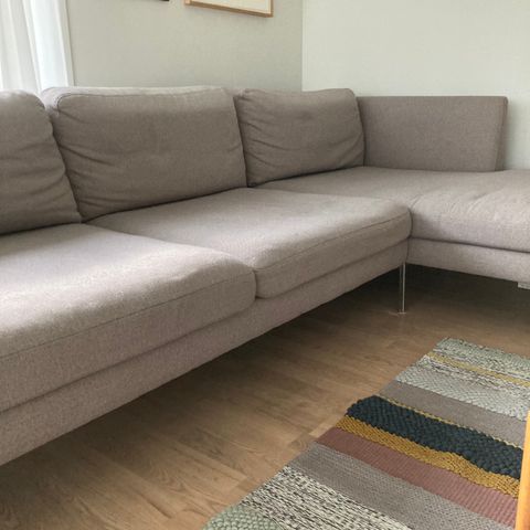 Romslig sofa, godt brukt