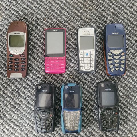Diverse gamle Nokia telefoner tilsalgs