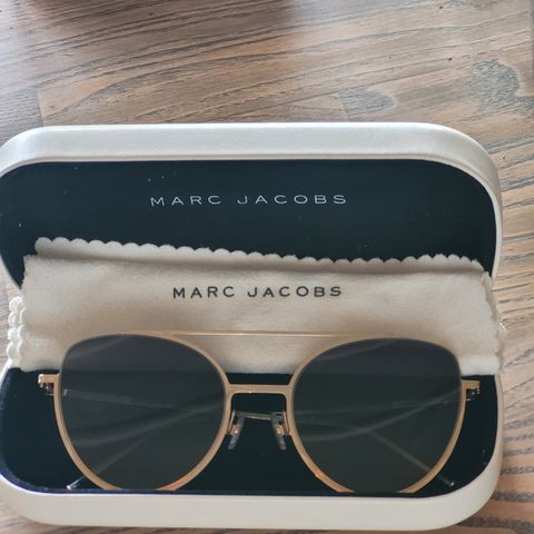 Marc Jacobs Gold green