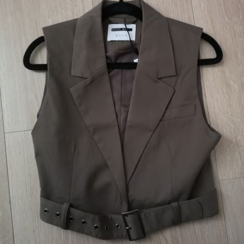 NMTHEA S/L belted vest fra Noisy May