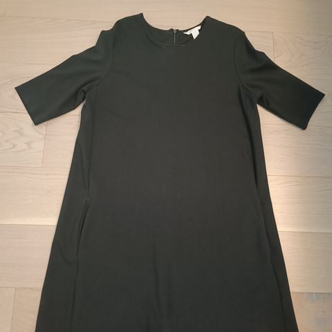 Basic kjole med lommer, str L