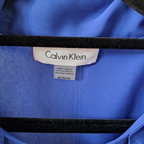 Kongeblå topp fra Calvin Klein str M