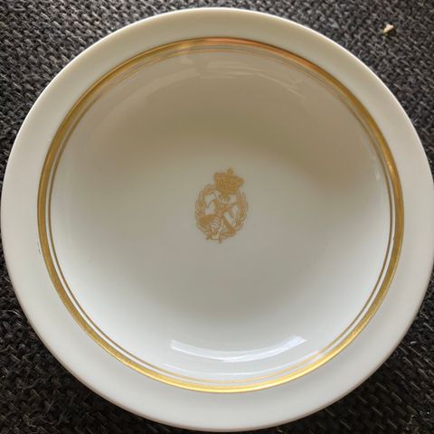 Royal copenhagen hvit skål, kongelig emblem