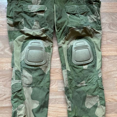 Crye Precision Combat Pants m/knebeskyttere i norsk kamo