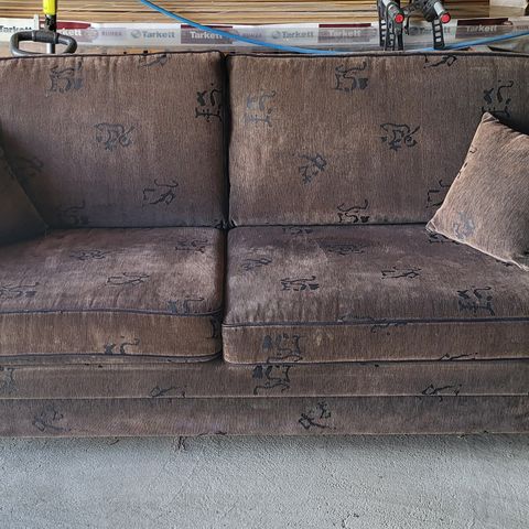 Sofa med originale sofaputer selges