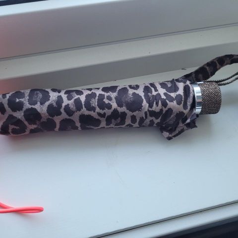 NY - Paraply fra Accessories - ikke brukt -70 kr