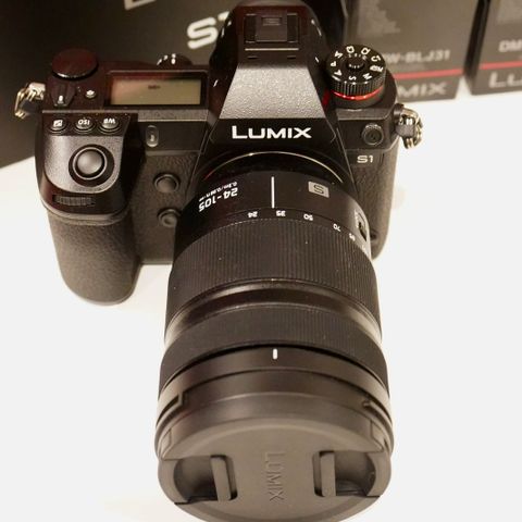 Panasonic Lumix S1 med objektiv 24-105 f4