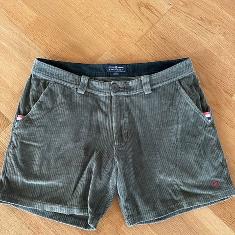 Amundsen cord shorts