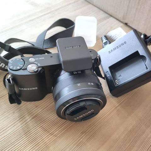 Samsung NX1000 m. 20-50mm Linse, Lader, Blits, 16GB minnekort