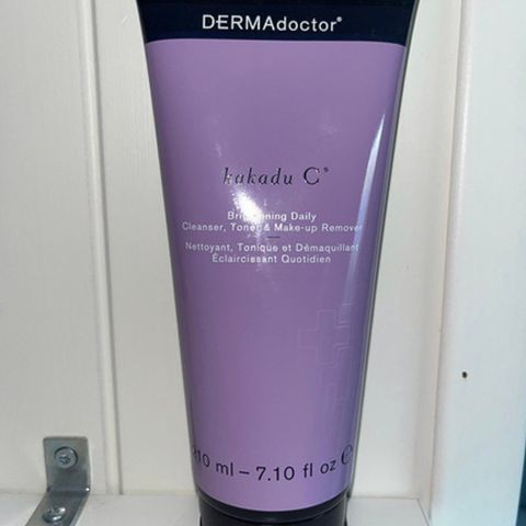 DERMAdoctor kakadu C Cleanser, Toner and Make-up Remover