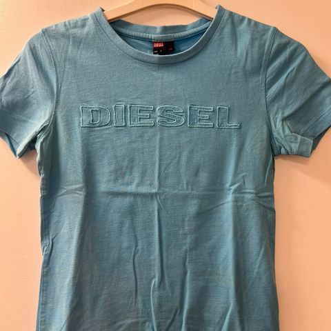 Diesel t-shirt str S kr 150,-